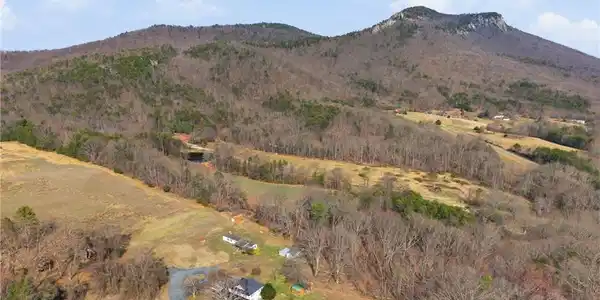 Image 2: Stunning mountain views