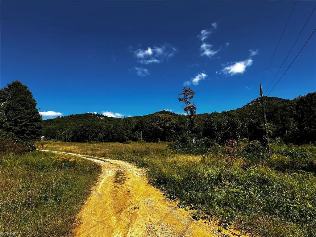 Image 4: Reid Rd is a private, dirt/gravel drive.