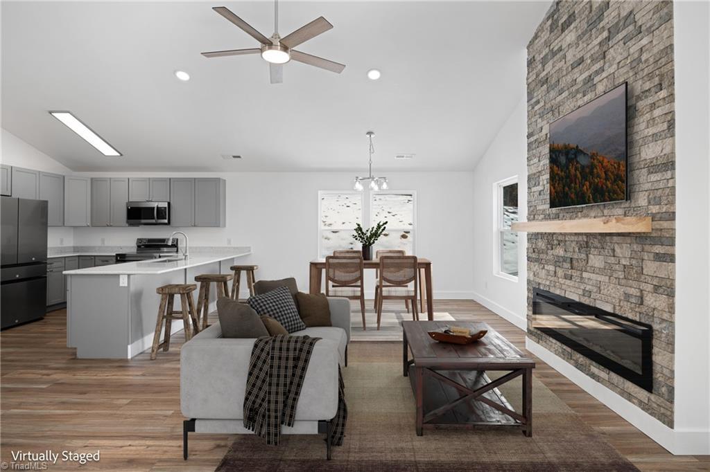 Image 3: Spacious Open Floor Plan