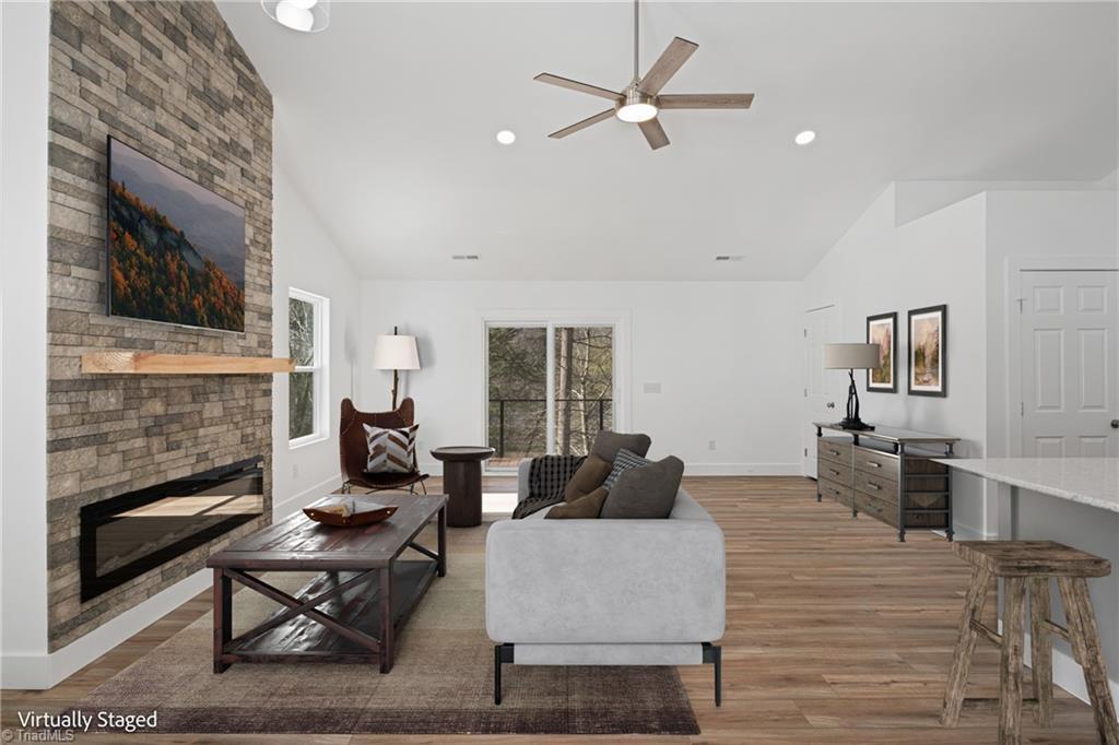 Image 4: Spacious Open Floor Plan