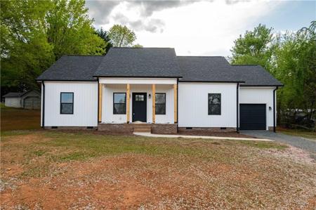 142 Old Highway 21