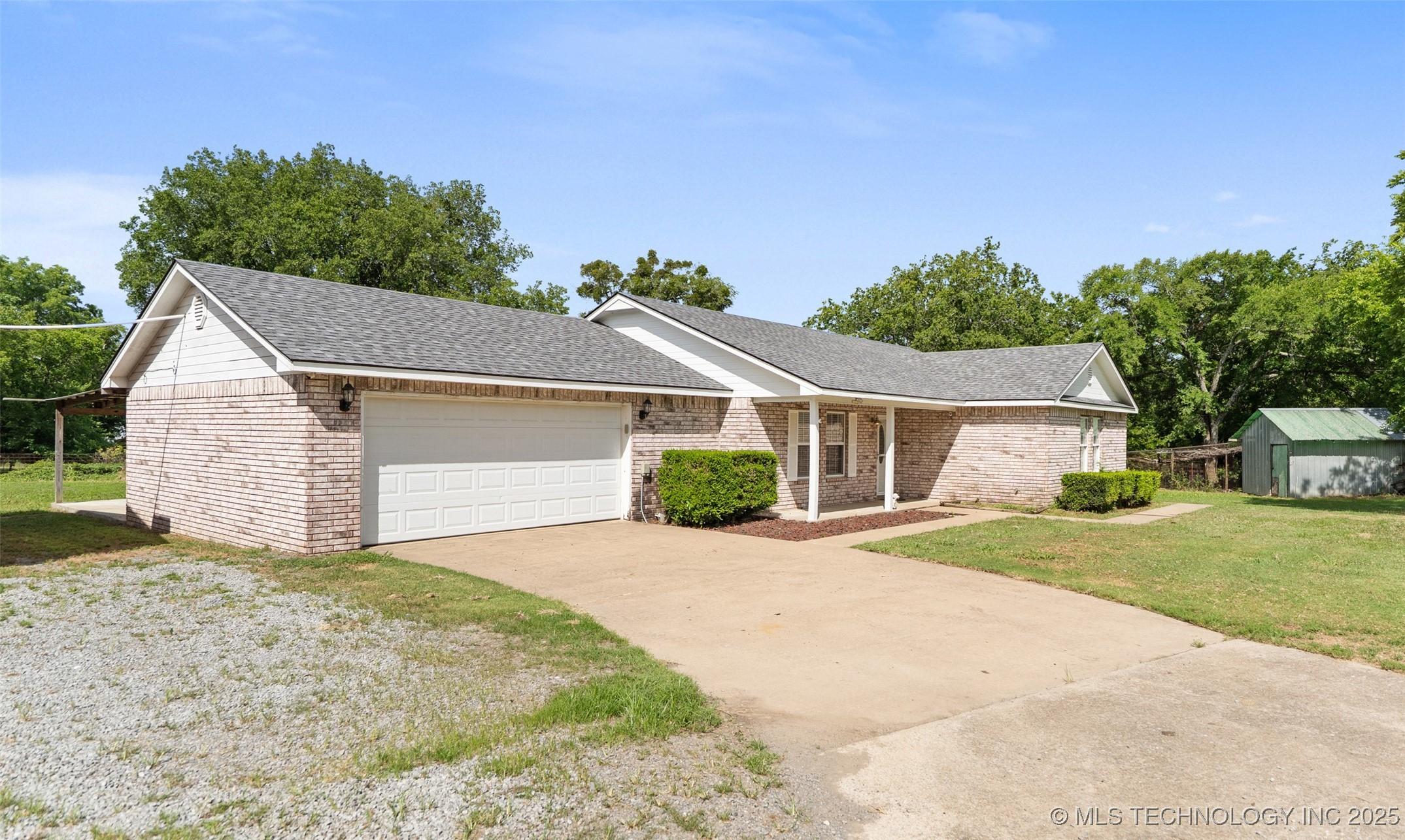 Image 3: Front Driveway