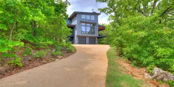 87 Rose Way
