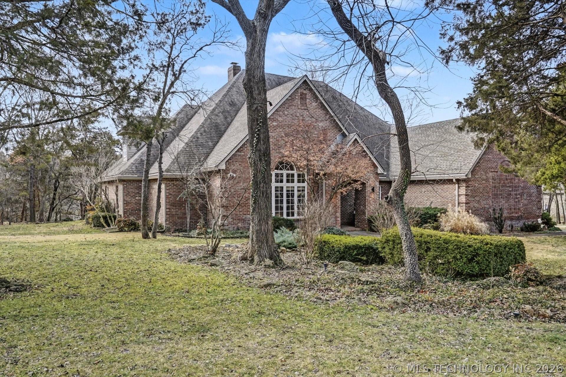 Image 3: Heavily treed lot