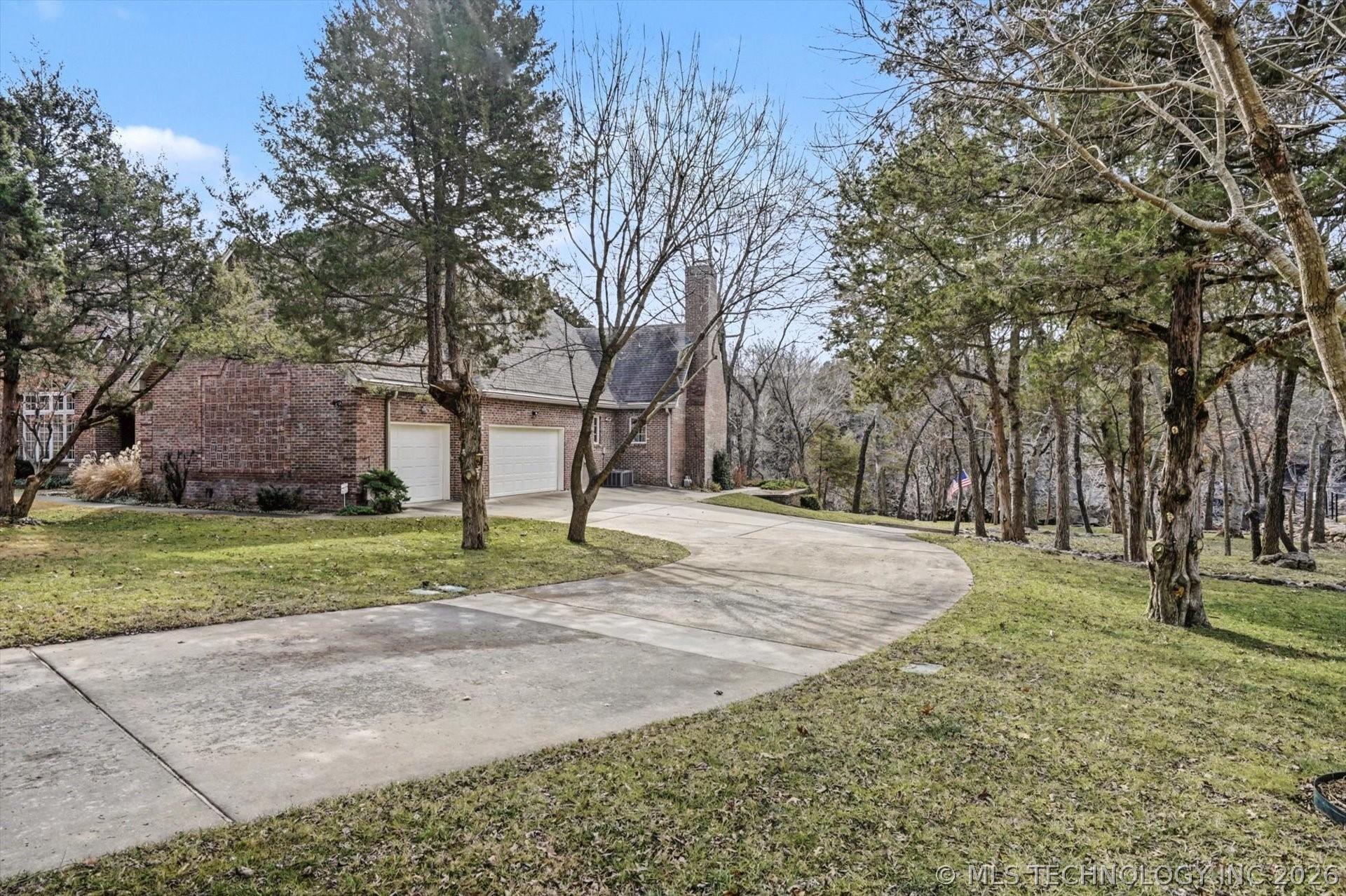 Image 4: Room for parking