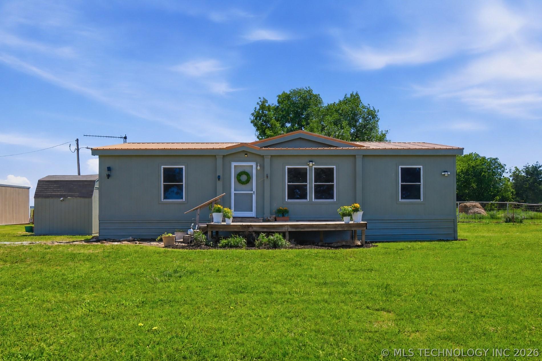 Image 4: New exterior paint, roof & windows 2 years old