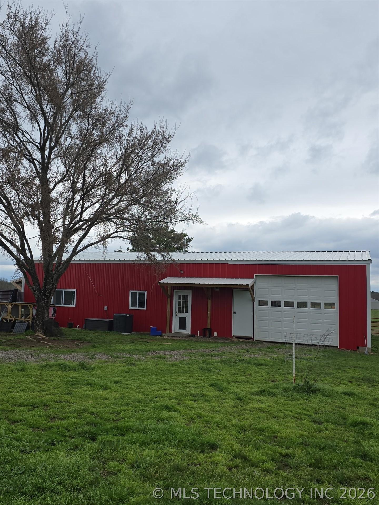 Image 4: Insulated with electric 40x50 barn