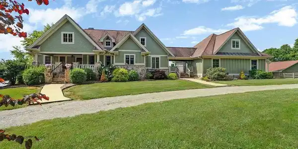 1201 Bridle Trail