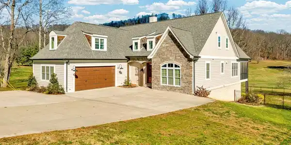 1671 Golf Ln