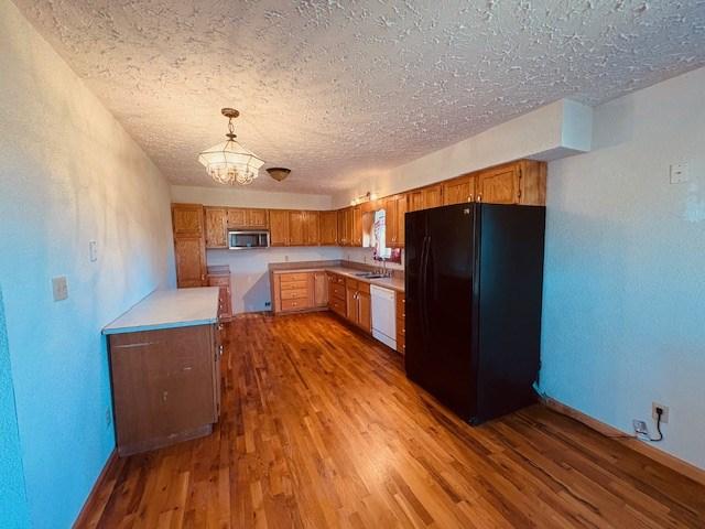 Image 2: Kitchen