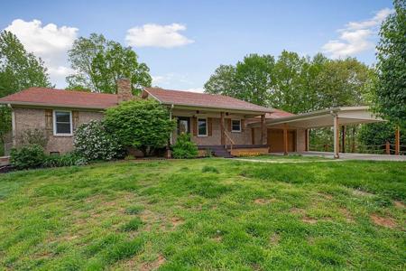 448 Daniels Ln