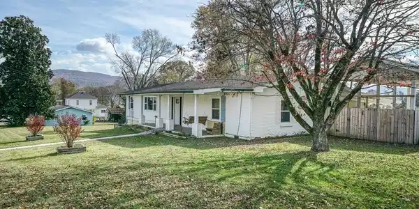 32 Birchwood St