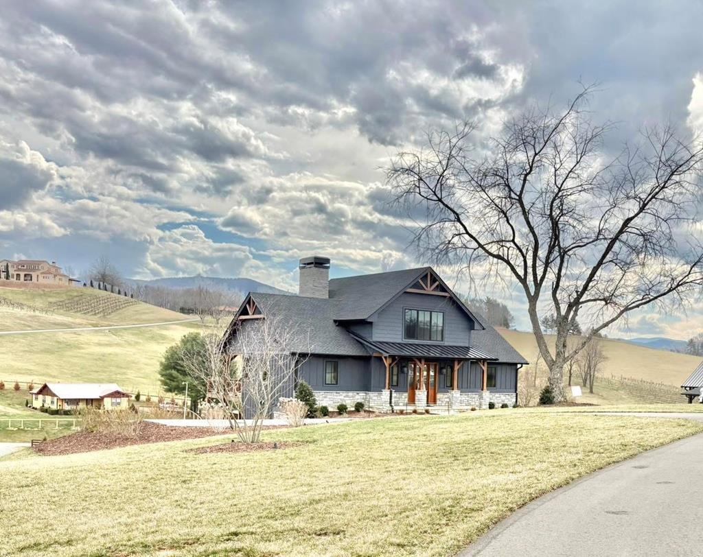 Image 3: 136 Farmhouse Village