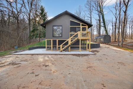 804 Standing Stone Park Highway
