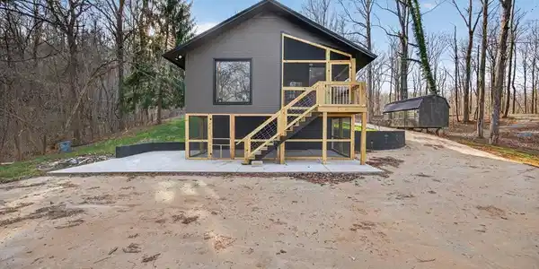 804 Standing Stone Park Highway
