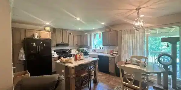 Image 3: Kitchen