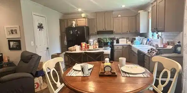 Image 4: Dining Area
