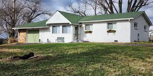 204 Lake St
