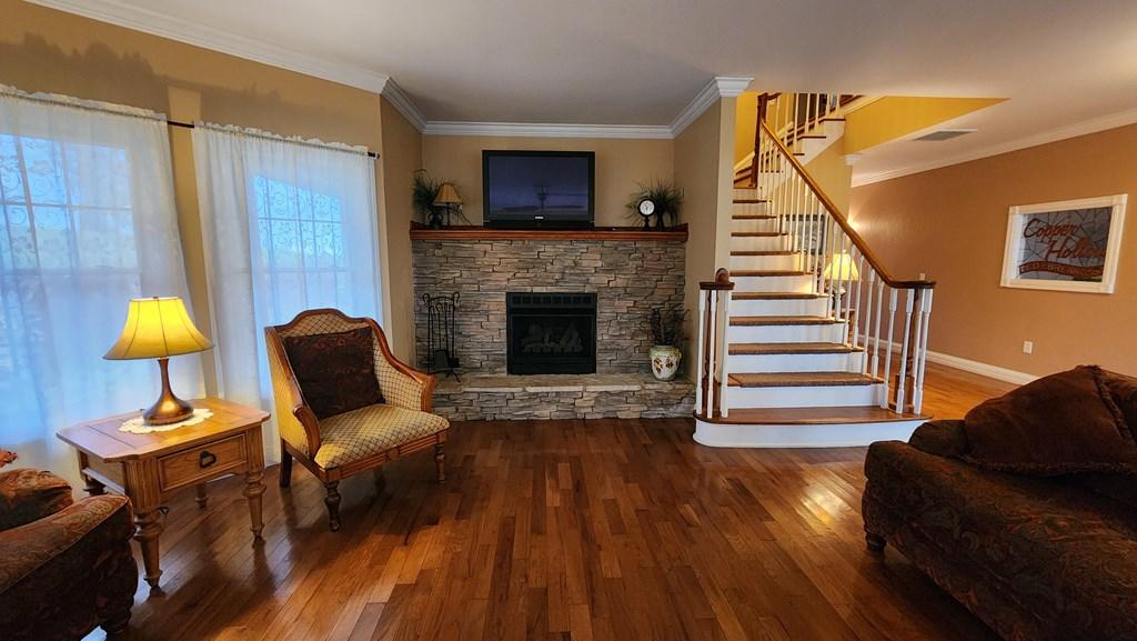 Image 3: Suite Area - Living/Common Space