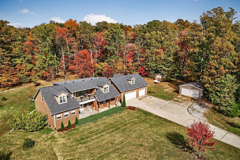 Image 2: beautiful home on 6+ wooded acres