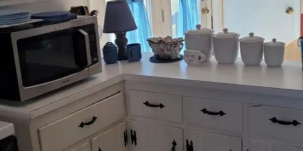 Image 4: Kitchen
