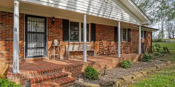 822 Old Smithville Hwy N