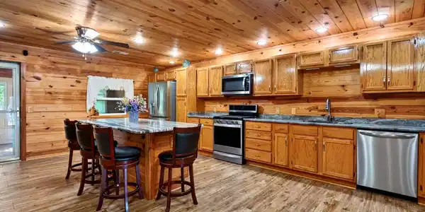 Image 3: SPACIOUS KITCHEN, BEAUTIFUL KITCHEN