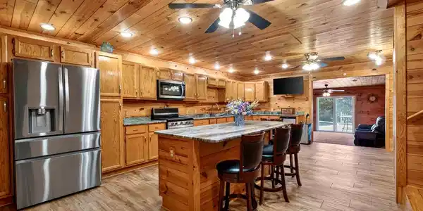 Image 4: KITCHEN, GRANITE COUNTER TOPS