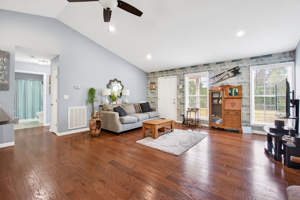 Image 3: Main House - Open concept