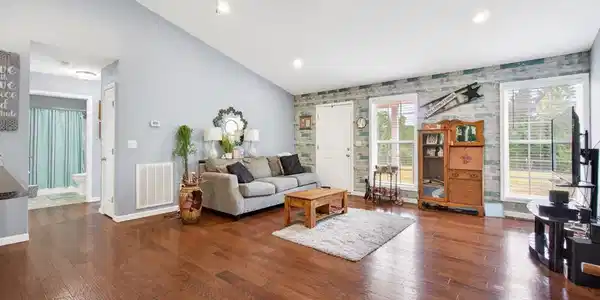 Image 3: Main House - Open concept