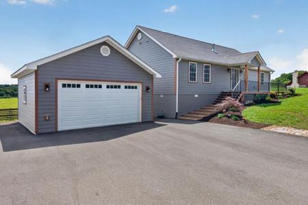 830 Meadowlark
