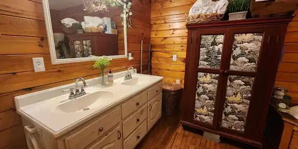Image 2: Bathroom 1