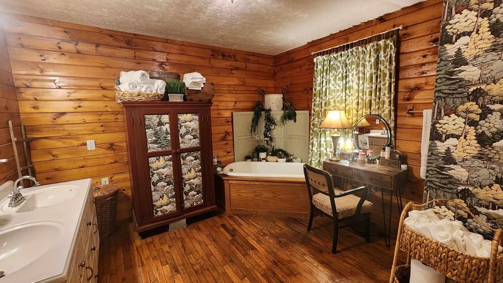 Image 3: Bathroom 2