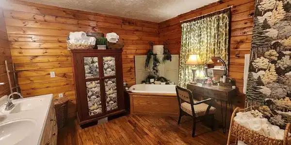 Image 3: Bathroom 2
