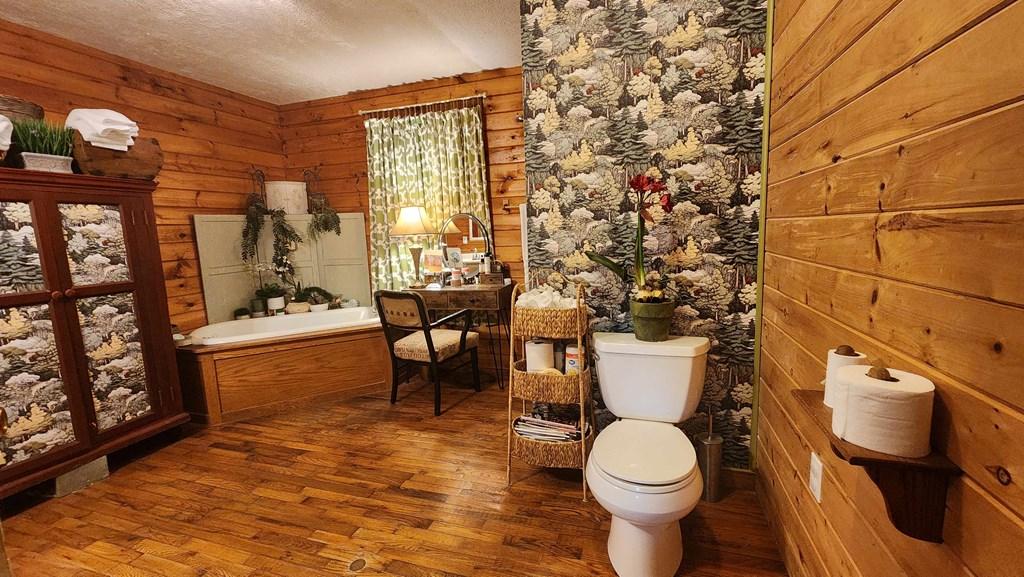 Image 4: bathroom 3