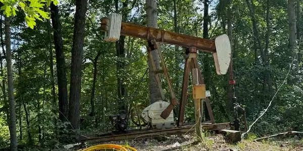 Image 3: Oil Rig On Property!