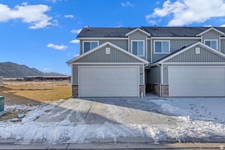 49 CEDAR LN