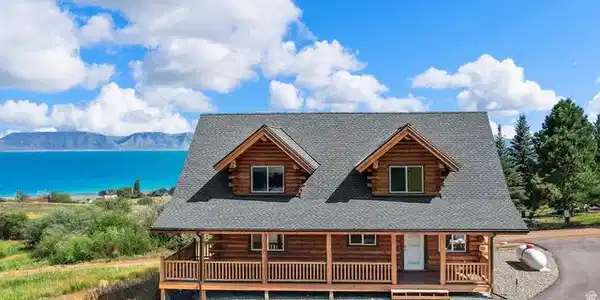 118 MAPLE DR