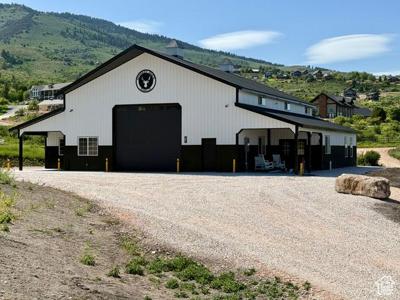 638 LAKESIDE DR