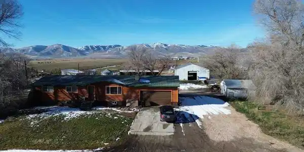 1918 N 3400 W