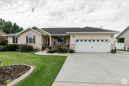 562 ASPEN CIR
