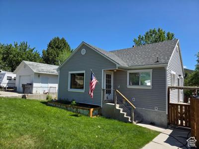 484 N MAIN ST
