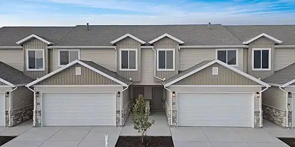 72 CEDAR LN