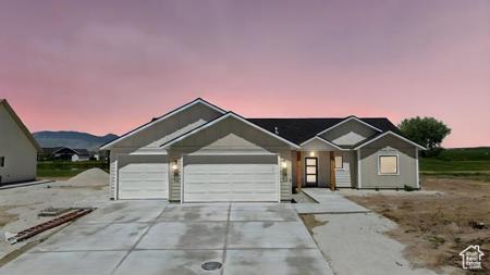 548 EAGLE DR