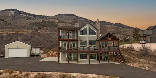 923 HICKOCK DR