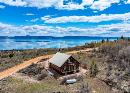 395 HICKOCK DR
