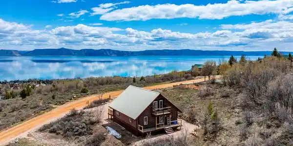 395 HICKOCK DR