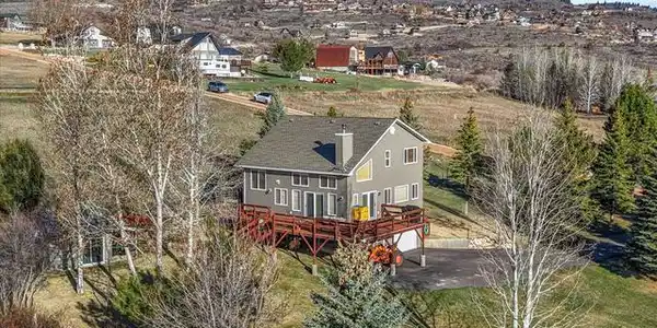 137 MAPLE DR