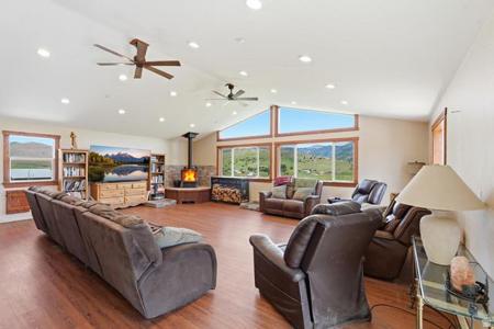 8066 N VALLEY VIEW HEIGHTS
