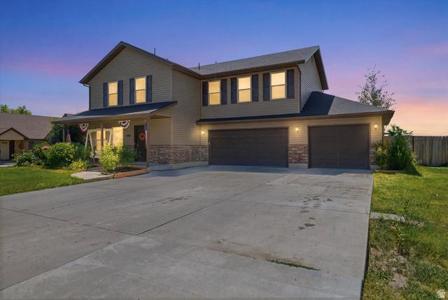 542 S LAKESIDE DR